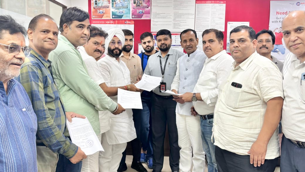 कानपुर : जिसे CM ने दिया चेक, उसके ऋण में ही Bank ने किया खेल, ODOP लिखकर दिया था चेक, लोन CGTMSI योजना में कर दिया..
