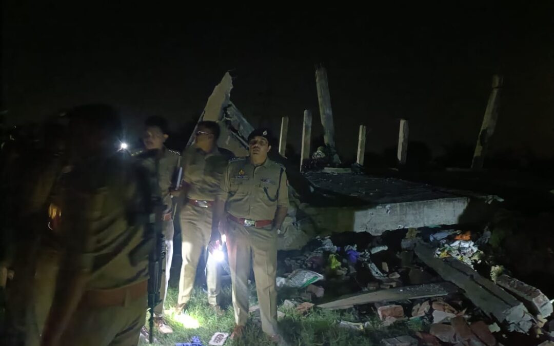 कानपुर के बाद राम नगरी अयोध्या में विस्फोट से मकान ढहा, 5 लोगों की मौत,रेस्क्यू ऑपरेशन जारी।
