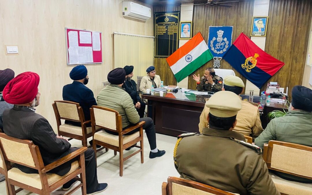 कानपुर : प्रकाश पर्व को लेकर पुलिस-प्रशासन अलर्ट, डीसीपी सेन्ट्रल ने आयोजकों संग की गोष्ठी।