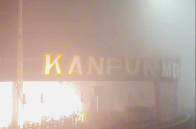 Kanpur WEATHER NEWS : कोहरे की चादर में लिपटा कानपुर, कड़ाके की ठंड से जनजीवन बेहाल…